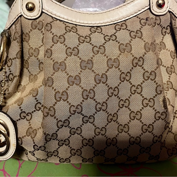 Gucci Cream Monogram Shoulder Bag - Picture 2 of 9